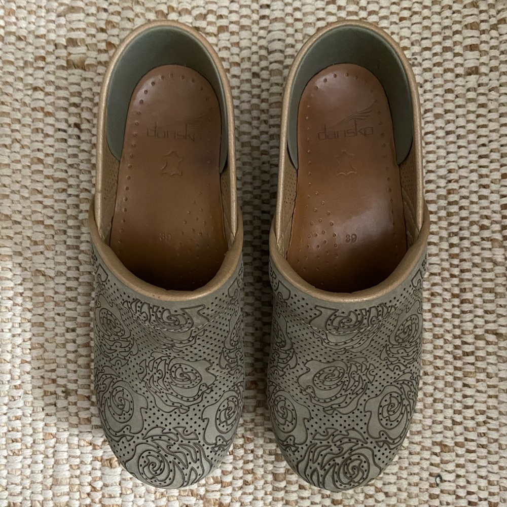 Dansko Women’s Shoes Size 39